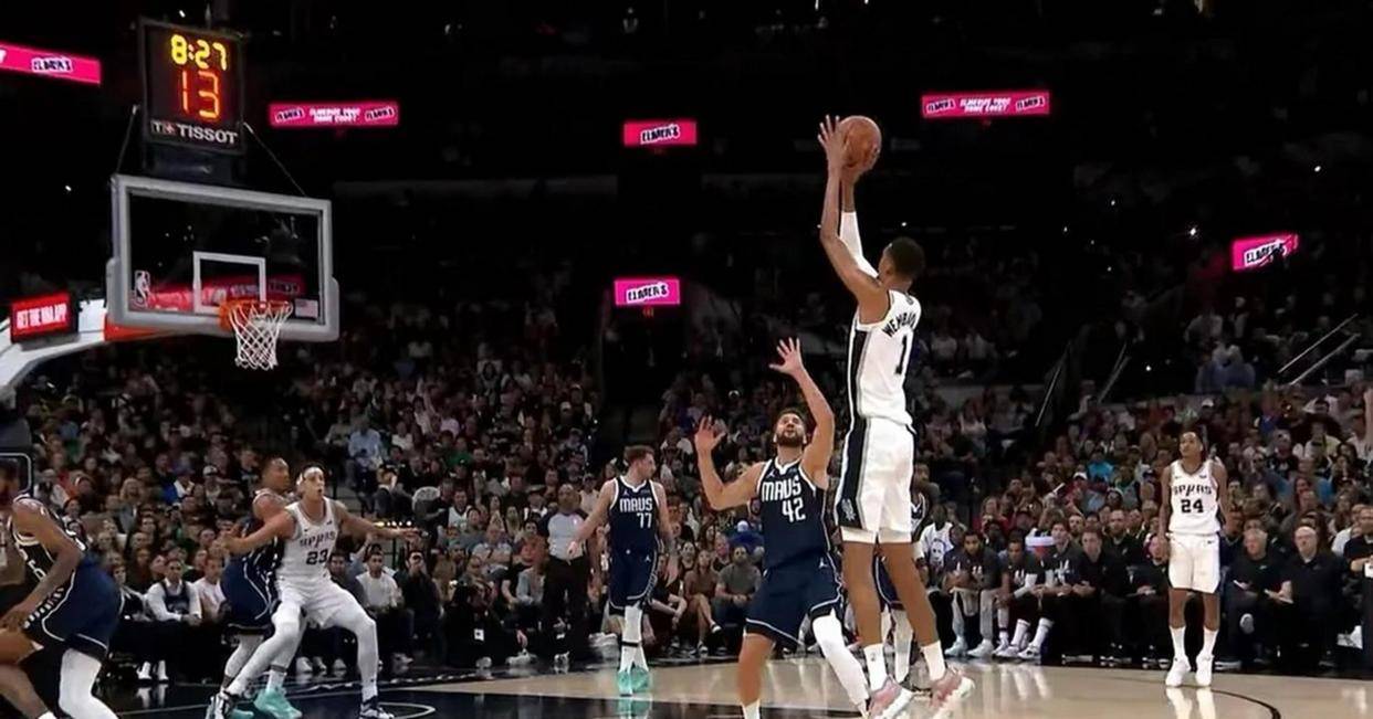 九游APP-包含转会期纽约尼克斯主帅复盘马德里竞技清晨更衣室发声之后，风云突变圣安东尼奥马刺赛后更衣室发声的词条